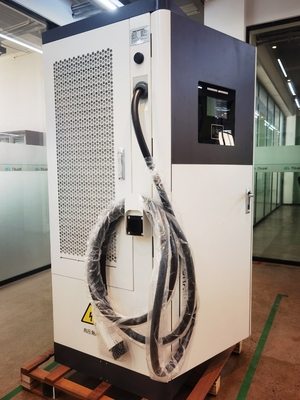 良い価格 私たちのEV充電ステーションの一部 ワークショップ 現代の120KW 統合型ダブルガン直流電気自動車充電ステーション CCS2 GBT 商業用電気自動車 急速充電台 オンライン