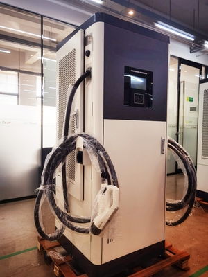 240KW/320KW/360KW CCS1/CCS2 統合 双銃 DC 電動車両 充電スタンド / 商業用 急速充電ステーション ホテル,スーパーマーケット,病院,家庭などに設置するのに非常に良い