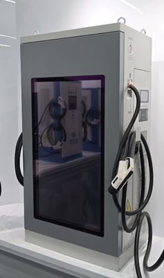 良い価格 空気冷却 IP54 商用電気自動車の高速充電ステーション CLF DC 120シリーズ 120kW DC充電器 55インチ 広告LCDスクリーン OCPP1.6J マルチコネクタ配置 オンライン