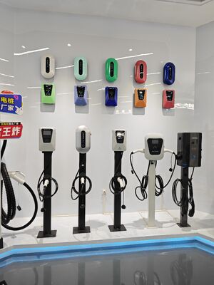 7kW 壁掛けAC EV充電器 32A 220V 4.3インチタッチスクリーン 家庭用ガレージ用